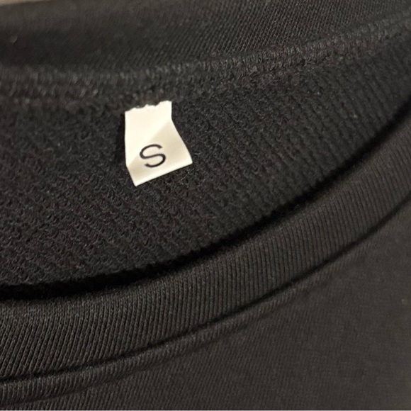 NWOT 'Aunt - Like a Mom, Only Cooler' Black Graphic Oversized Sweatshirt - Picture 3 of 3